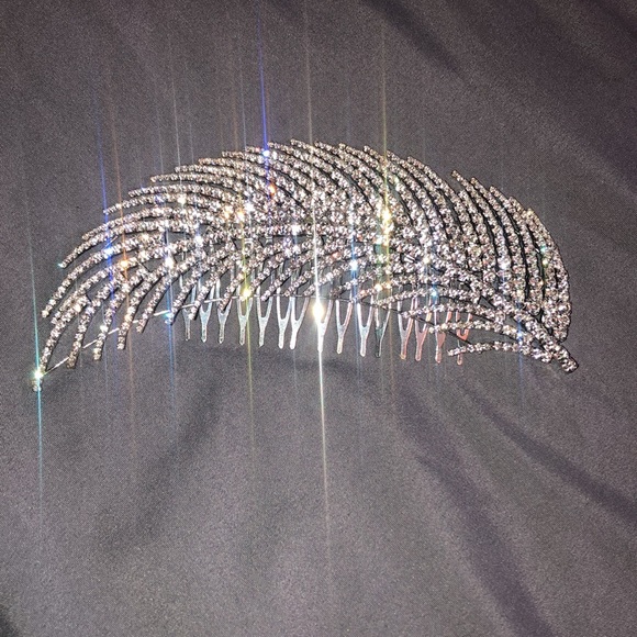 Beautiful headpiece - Picture 2 of 3